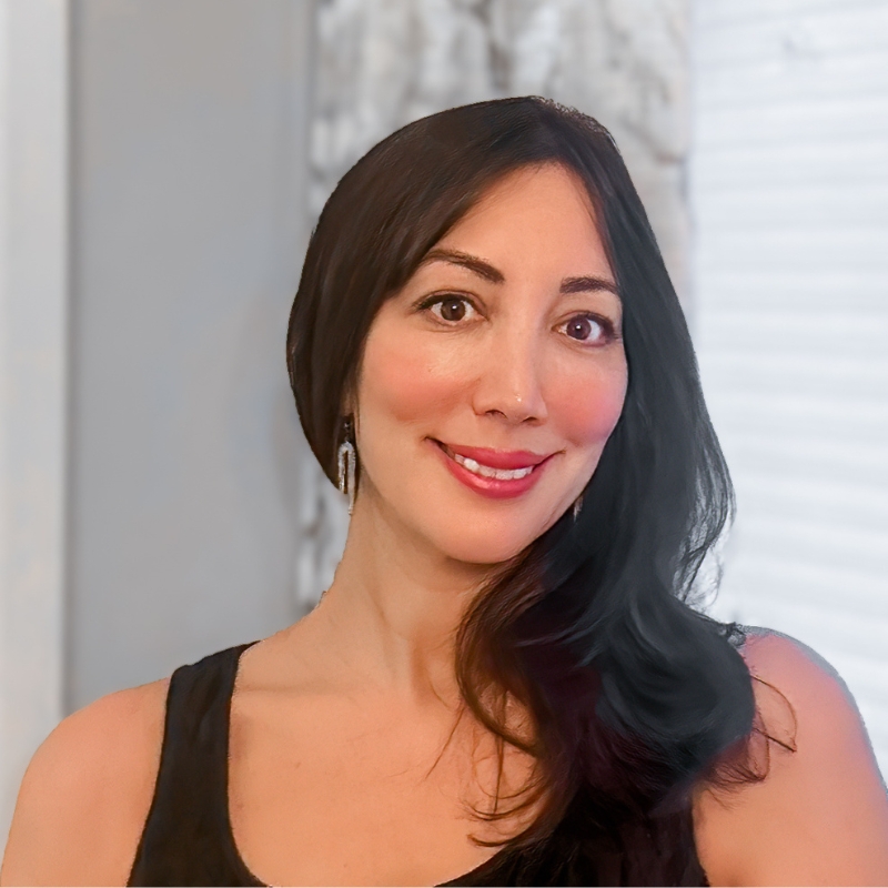 Lisa Scarlatella Headshot