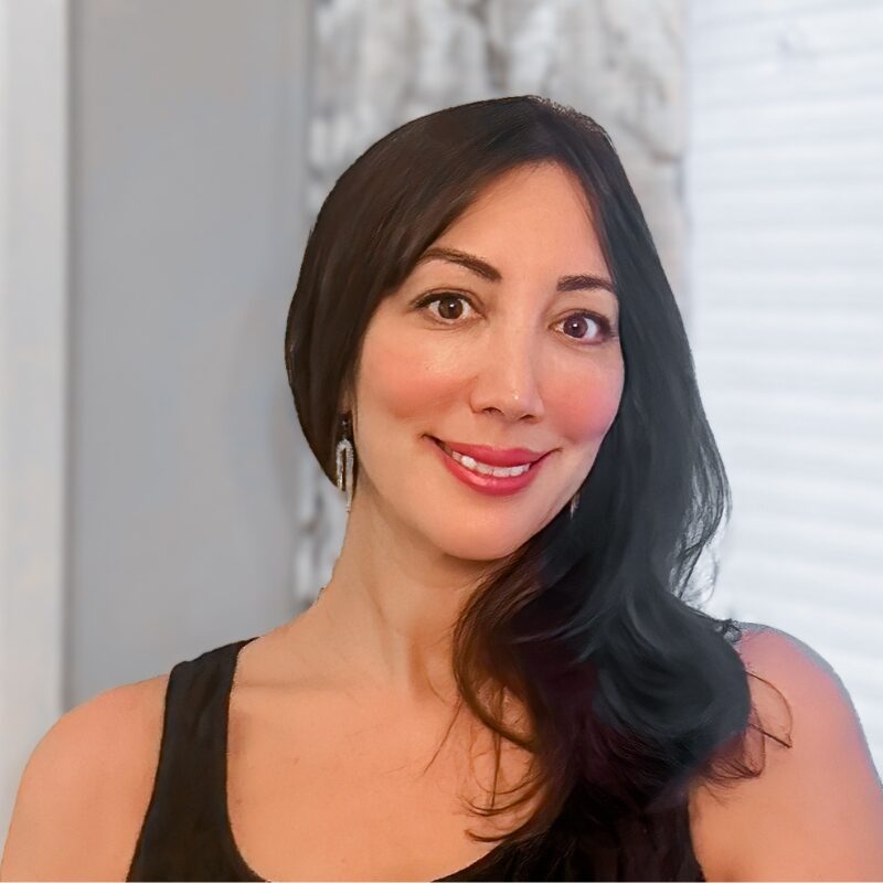 Lisa Scarlatella Headshot